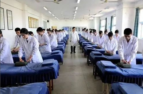 初中生想学中医针灸学报名什么专业合适呢？石家庄冀联医学院